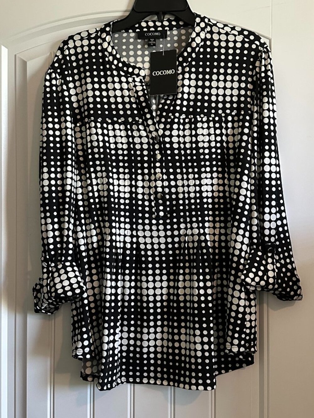 NWT Cocomo Studded Black/White Top-XL
